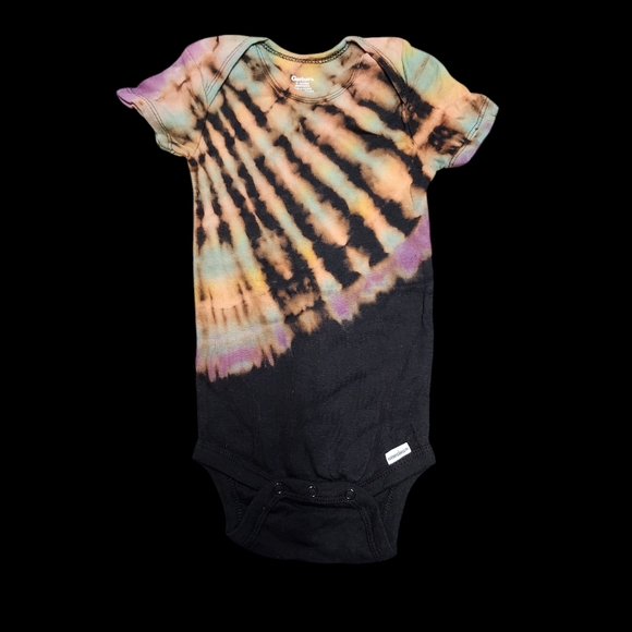 New Gerber Baby Reverse Tie Dye Bodysuit Handmade 12 Months - Picture 3 of 5